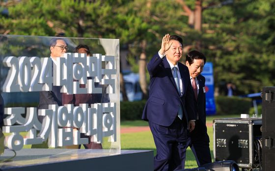 '계엄 해제'에 한숨돌린 中企 "도움은 커녕 발목 좀 잡지 말라"