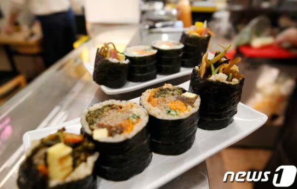 본문 이미지 - 서울 중구 시내 한 김밥전문점. 2024.4.19/뉴스1 ⓒ News1 권현진 기자