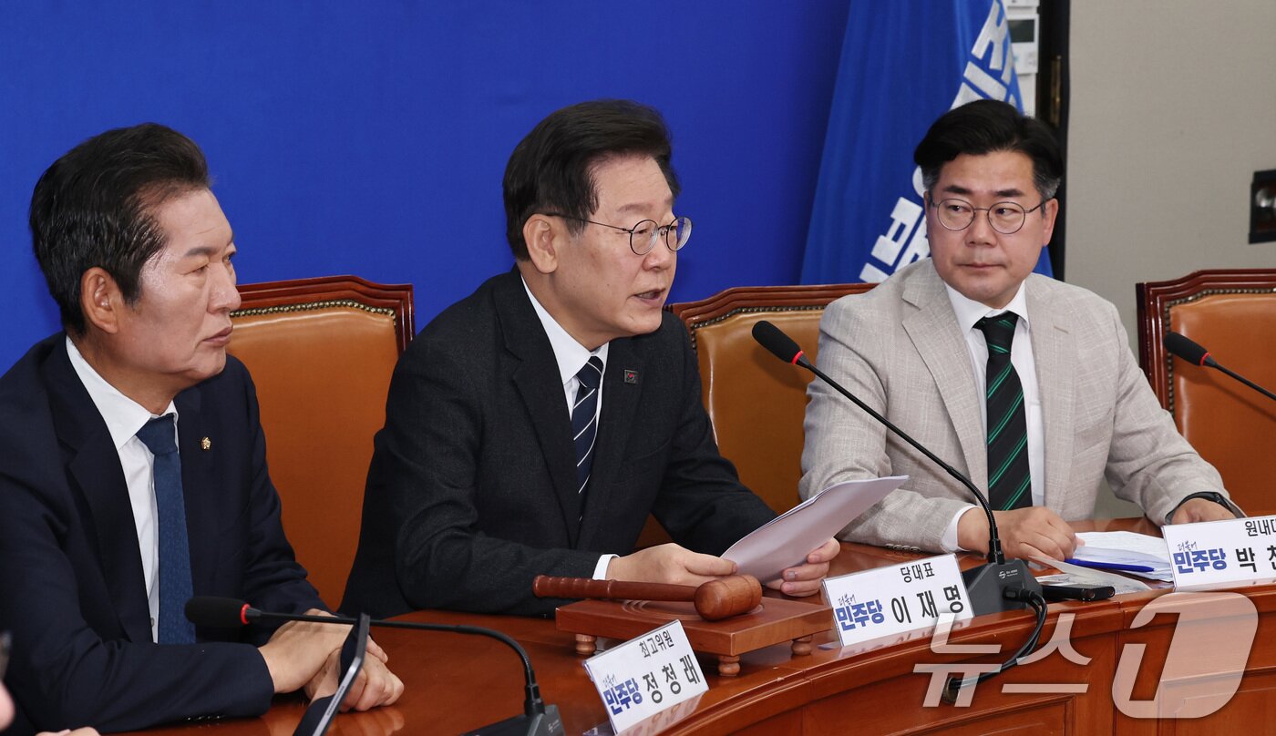 본문 이미지 - 이재명 더불어민주당 대표가 24일 오전 서울 여의도 국회에서 열린 최고위원회의에서 모두발언을 하고 있다. 2024.5.24/뉴스1 ⓒ News1 구윤성 기자