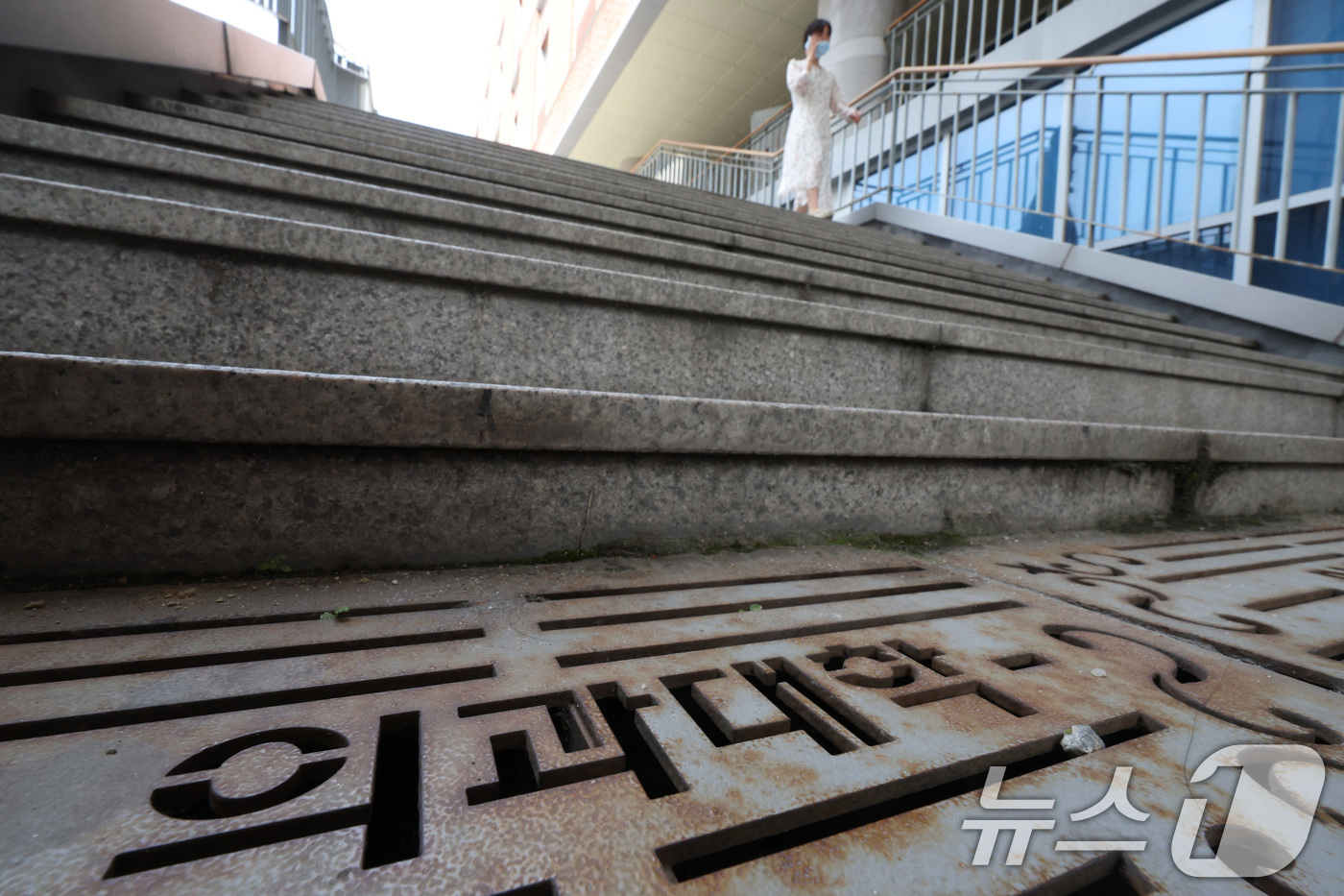 (서울=뉴스1) 신웅수 기자 = 2025학년도 의과대학 정원이 확정된다.한국대학교육협의회는 24일 오후 제2차 대학입학전형위원회를 열고 의대 증원안이 포함된 대입전형 시행계획 변경 …