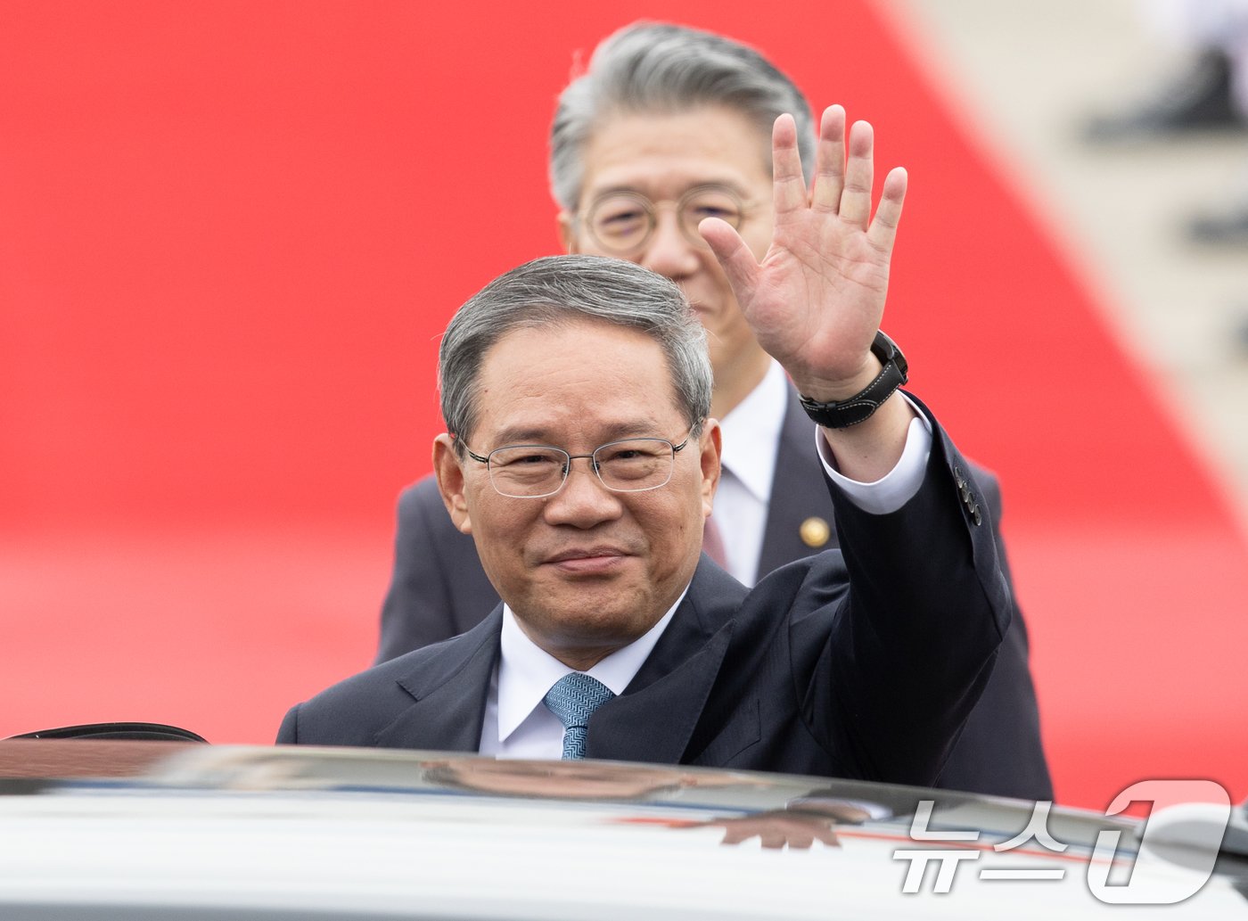 본문 이미지 - 리창 중국 국무원 총리가 26일 경기도 성남시 서울공항에 도착하고 있다. 2024.5.26/뉴스1 ⓒ News1 이재명 기자