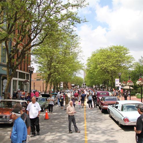 본문 이미지 - 클래식카의 수도로 알려진 온타리오주 채텀켄트 지역에서 월례 클래식 자동차 쇼가 열렸다. 05. 25 &#40;출처: 채텀켄트 홈페이지&#41;