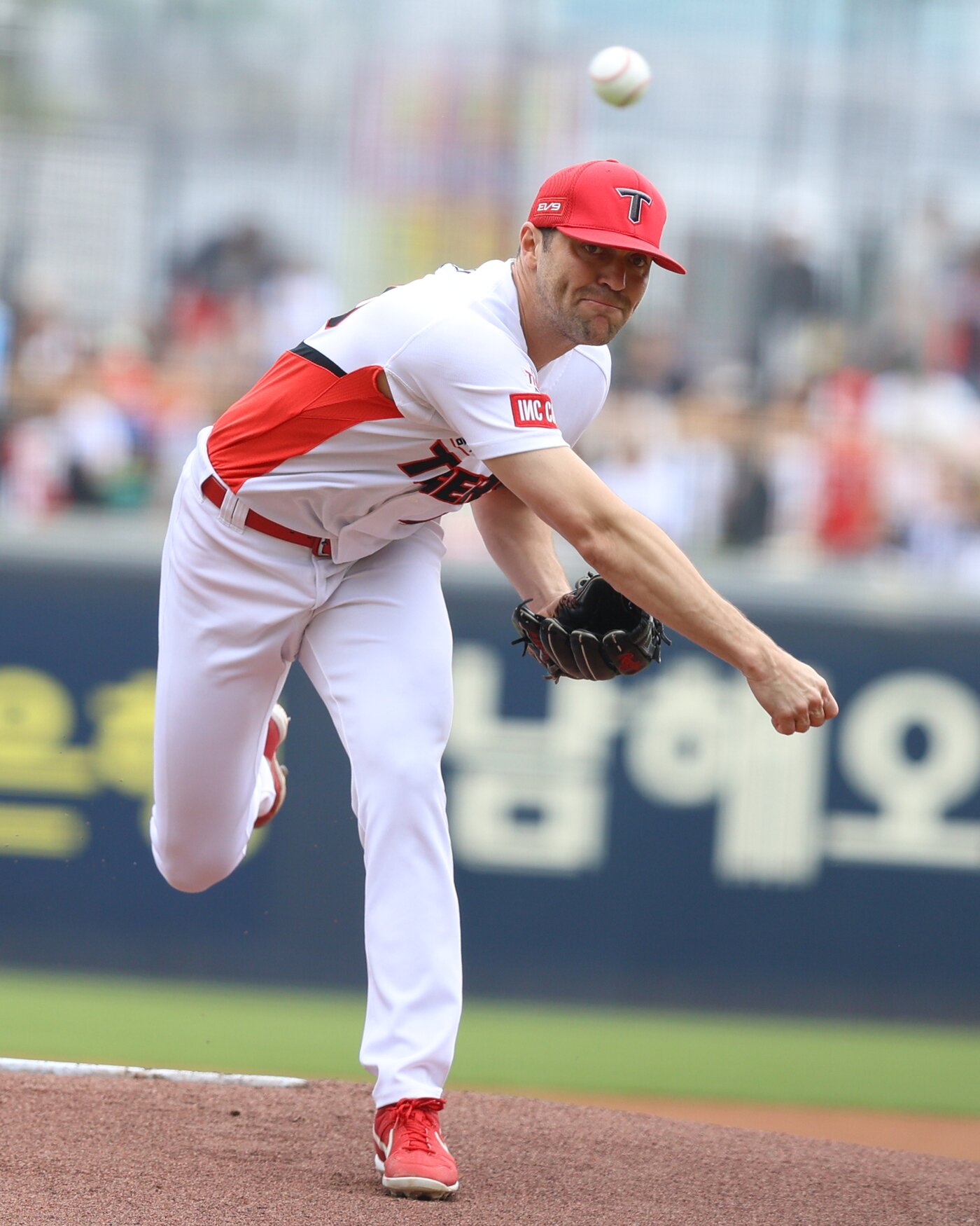 본문 이미지 - KIA 타이거즈 외국인 투수 제임스 네일이 26일 열린 KBO리그 광주 두산 베어스전에 선발 등판해 역투하고 있다. (KIA 타이거즈 제공)