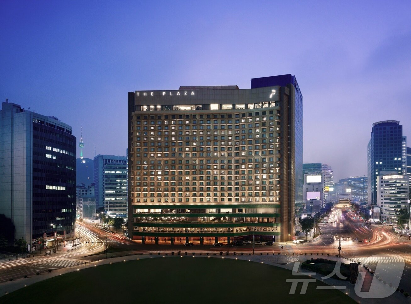 본문 이미지 - 한화호텔앤드리조트의 더 플라자 호텔 전경.&#40;한화호텔앤드리조트 제공&#41; ⓒ News1