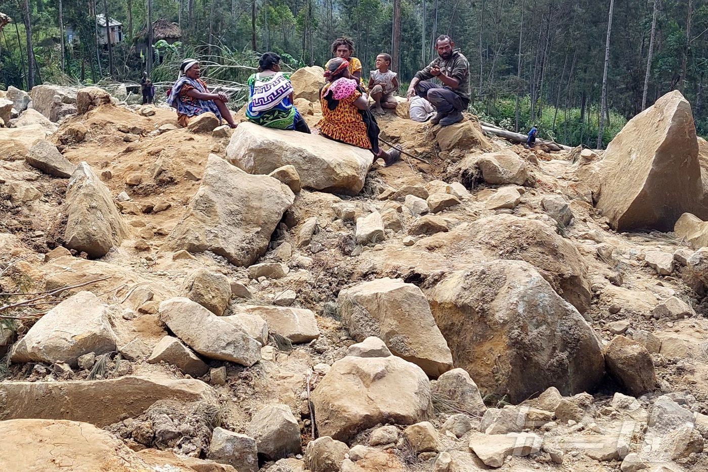 (AFP=뉴스1) 정윤영 기자 = 26일(현지시간) 파푸아뉴기니에서 대규모 산사태가 발생해 2000여 명이 매몰됐다. 2024.05.24.ⓒ AFP=뉴스1