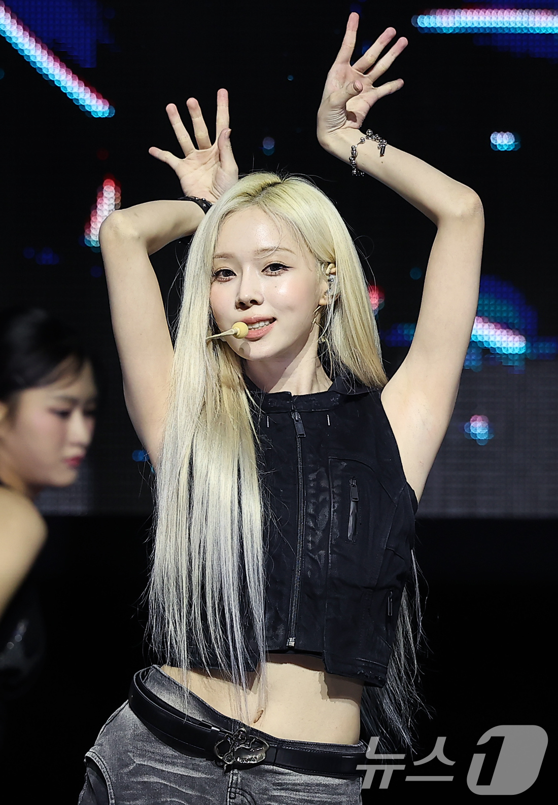 (서울=뉴스1) 김진환 기자 = 걸그룹 에스파의 윈터가 27일 오후 서울 용산구 한남동 블루스퀘어 마스터카드홀에서 열린 첫 정규 앨범 ‘Armageddon’(아마겟돈) 발매 기념 …