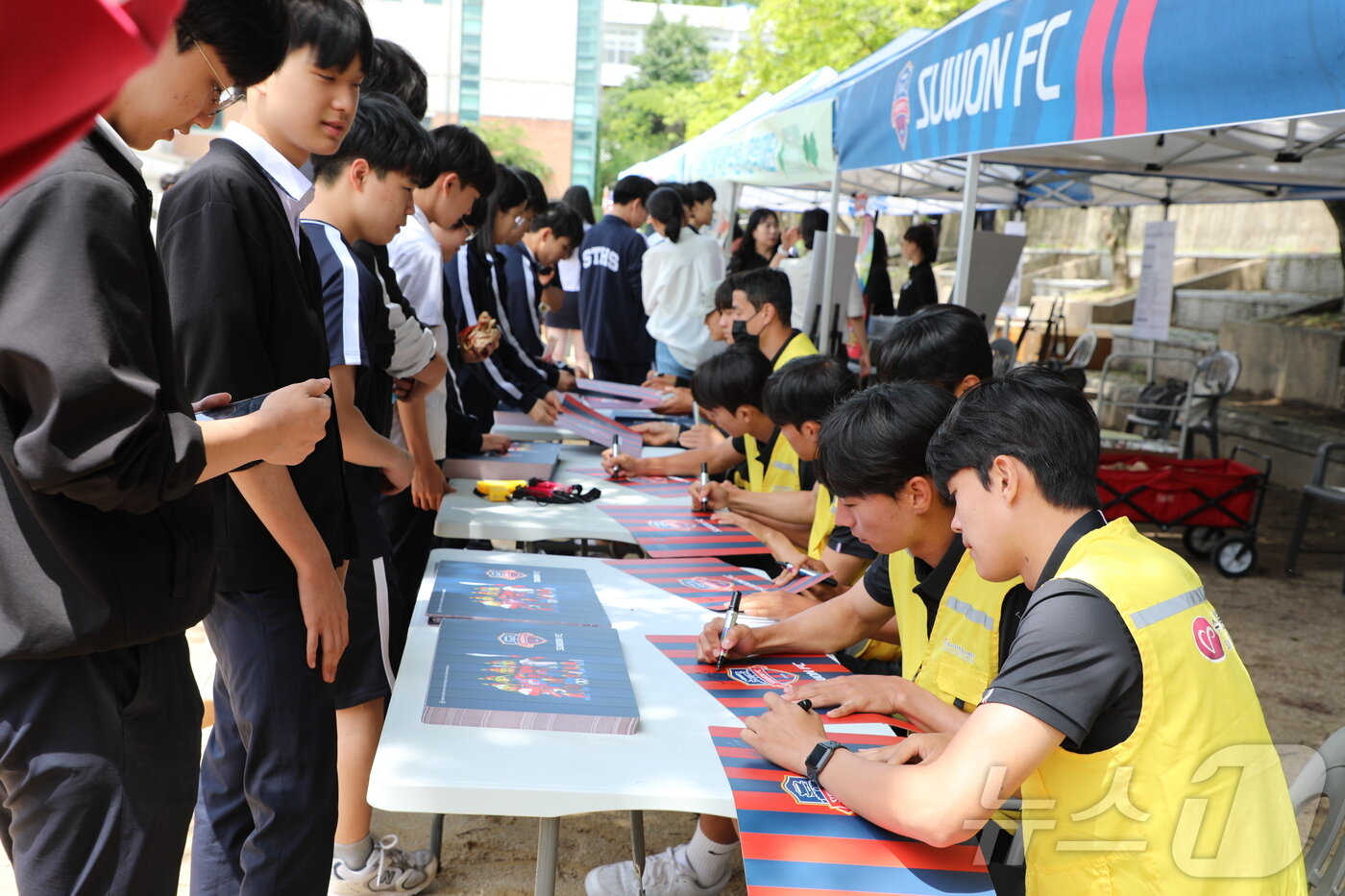본문 이미지 - 봉사활동.(수원시자원봉사센터 제공)