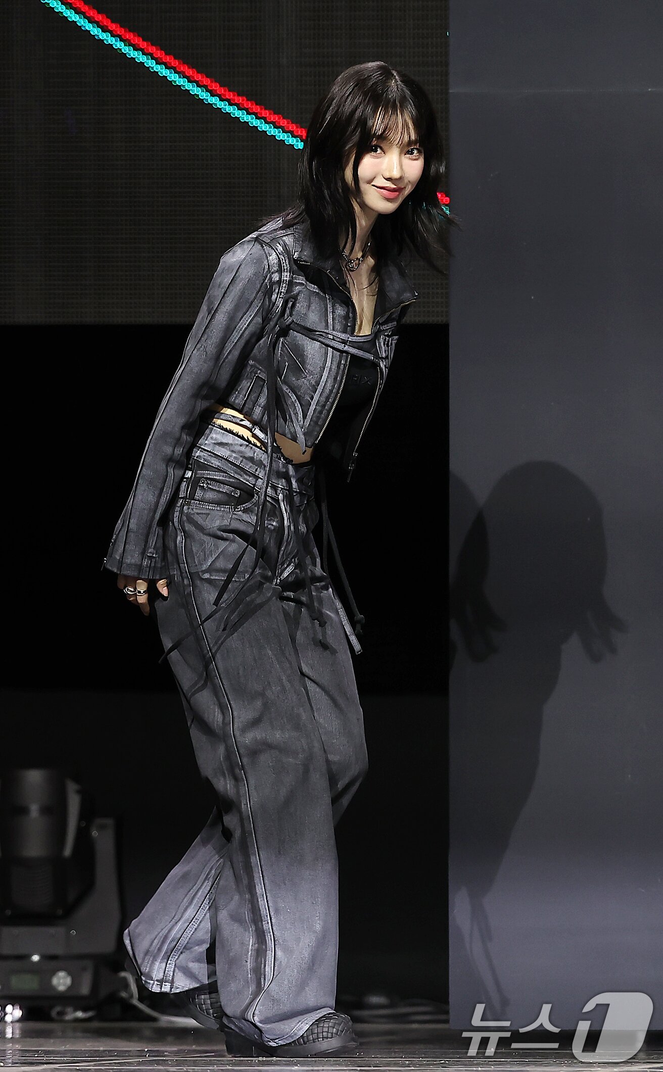 본문 이미지 - 걸그룹 에스파의 카리나가 27일 오후 서울 용산구 한남동 블루스퀘어 마스터카드홀에서 열린 첫 정규 앨범 ‘Armageddon’&#40;아마겟돈&#41; 발매 기념 쇼케이스에 참석하고 있다. 2024.5.27/뉴스1 ⓒ News1 김진환 기자