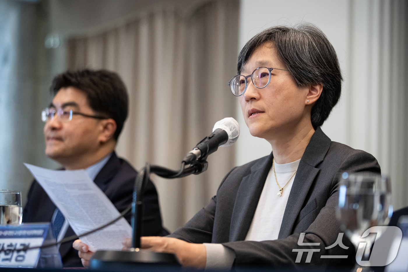 (서울=뉴스1) 유승관 기자 = 강희경 서울의대·서울대학교병원 교수협의회 비상대책위원장이 28일 서울 중구 프레스센터에서 열린 대통령실 레드팀께 : "의료개혁, 이대로 좋습니까" …