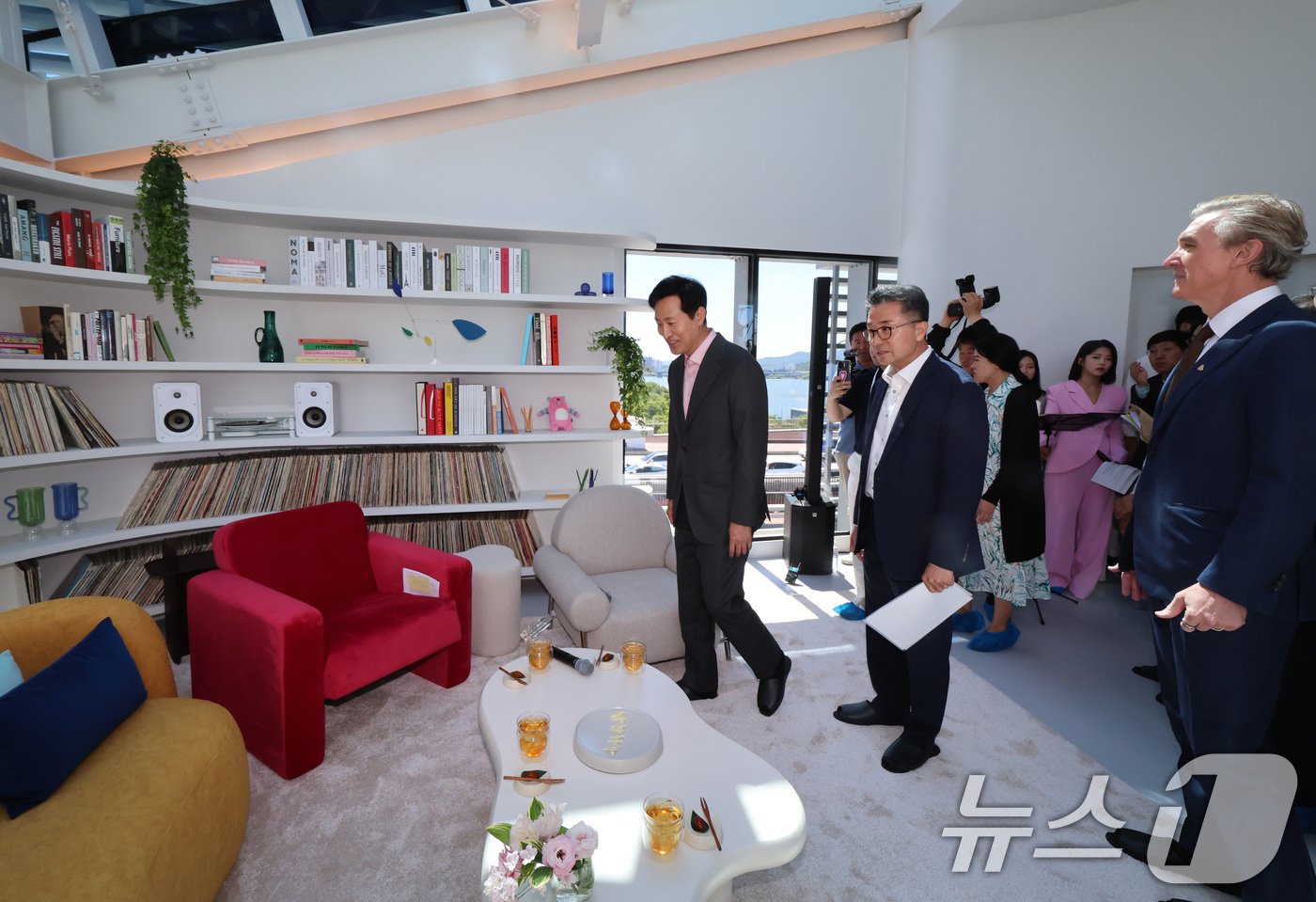 본문 이미지 - 오세훈 서울시장이 28일 오전 서울 용산구 스카이 스위트 한강브릿지 서울(스카이 스위트)을 찾아 시설을 살펴보고 있다. (공동취재) 2024.5.28/뉴스1 ⓒ News1 박지혜 기자