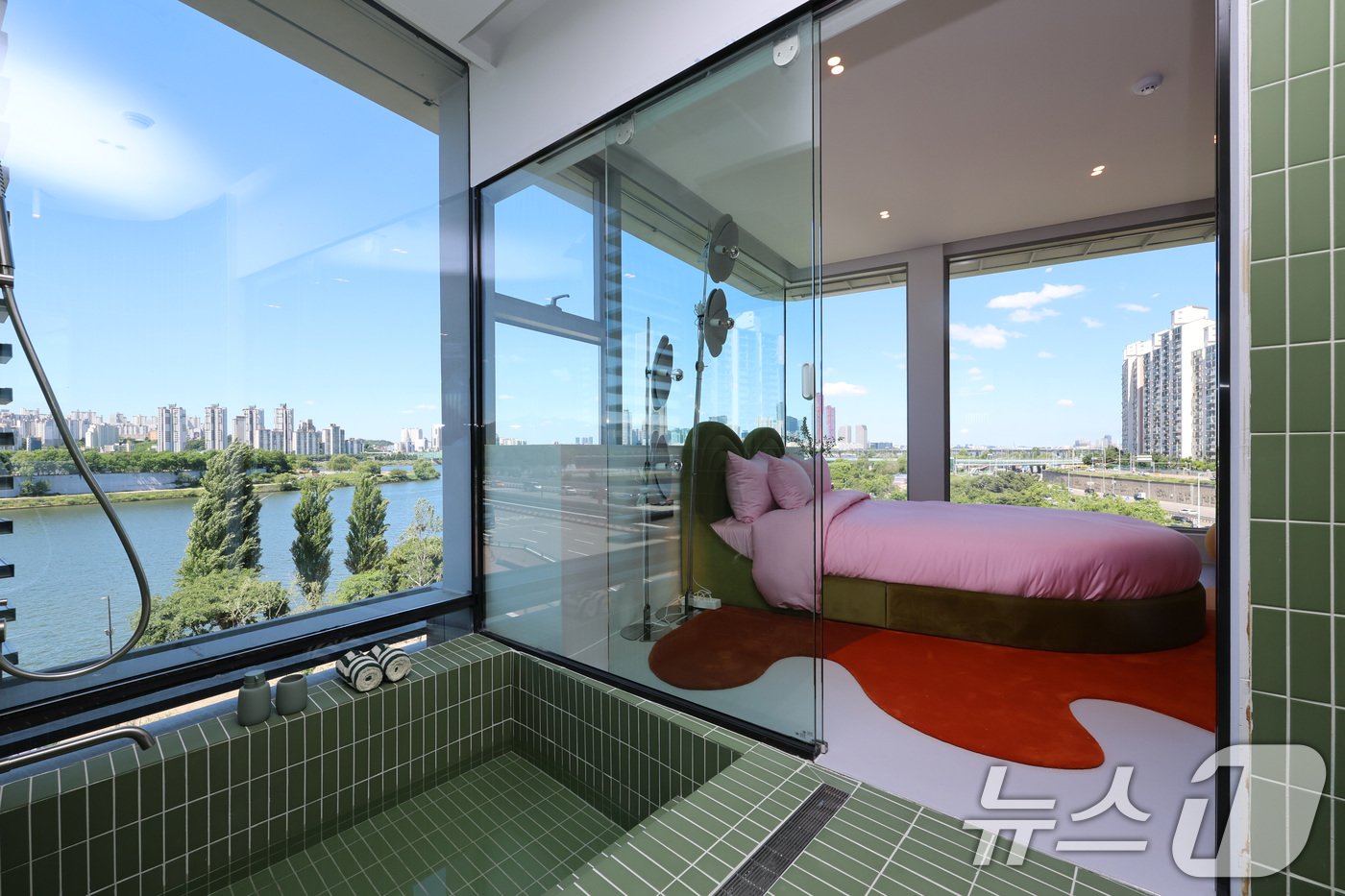 본문 이미지 - 28일 오전 서울 용산구 스카이 스위트 한강브릿지 서울(스카이 스위트). (공동취재) 2024.5.28/뉴스1 ⓒ News1 박지혜 기자