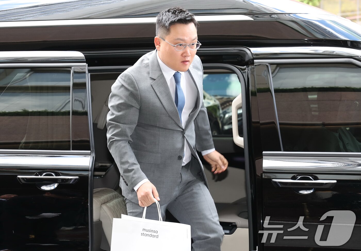 본문 이미지 - 조만호 무신사 대표가 28일 오후 서울 한 호텔에서 열린 빈 자이드 알 나하얀 아랍에미리트&#40;UAE&#41; 대통령과의 간담회에 참석하고 있다. &#40;공동취재&#41; 2024.5.28/뉴스1 ⓒ News1 김민지 기자