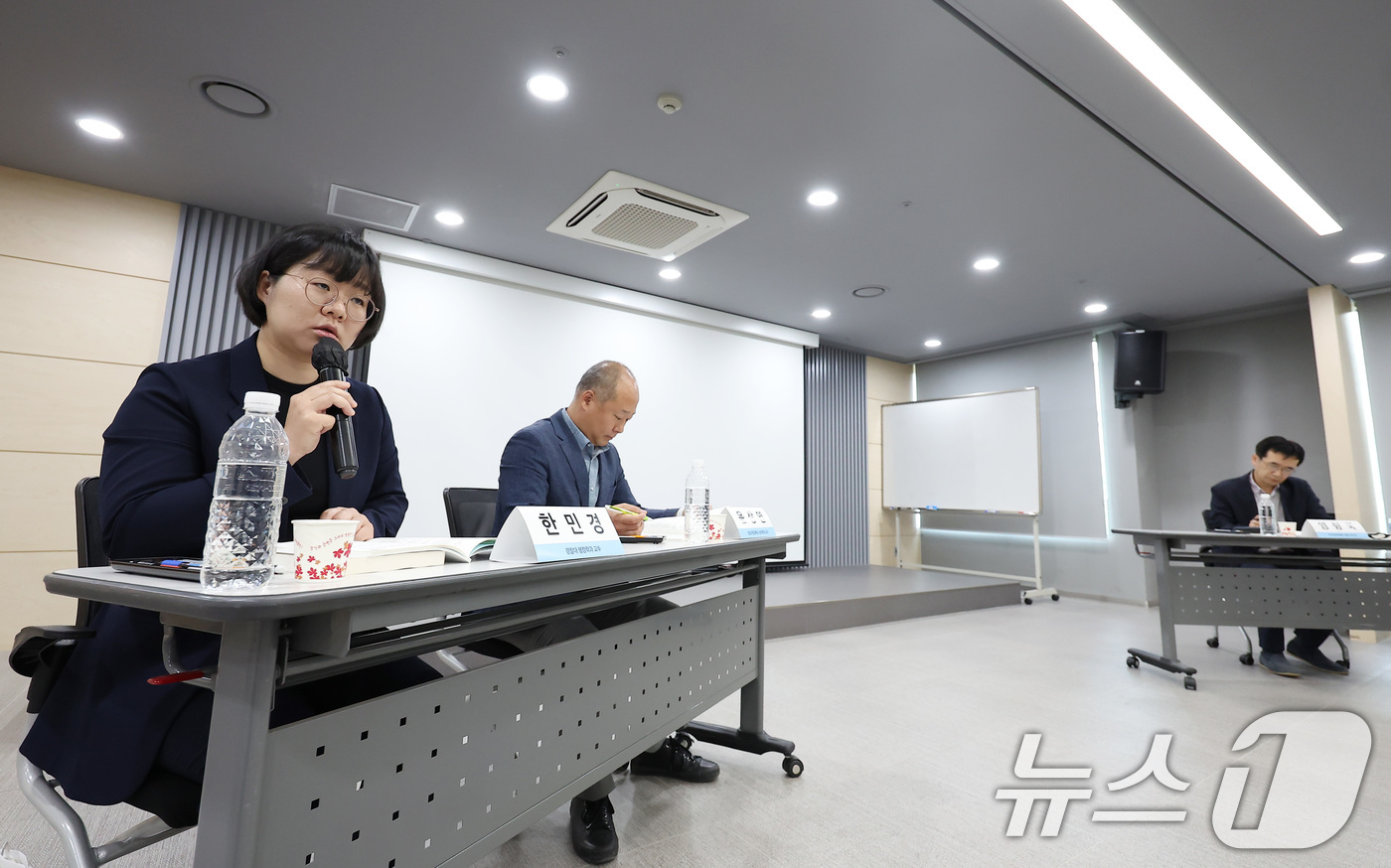 (서울=뉴스1) 김민지 기자 = 한민경 경찰대 행정학과 교수가 28일 오후 서울 중구 바비엥교육센터에서 열린 스토킹 범죄 피해자 구제·대응체계 실태조사 결과 발표 및 정책토론회에서 …