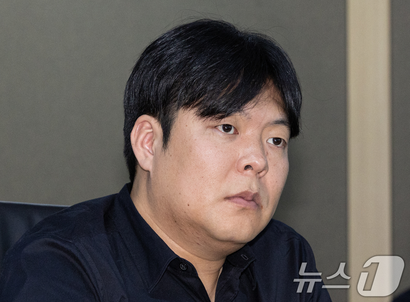 (과천=뉴스1) 이재명 기자 = 박태훈 왓챠 대표가 28일 오후 경기도 과천시 중앙동 방송통신위원회에서 열린 국내 온라인동영상서비스(OTT) 4사 대표 간담회에서 김홍일 방송통신위 …