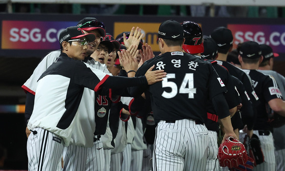 '필승조 4명 흔들' LG, 유영찬 빈자리 컸다…간절한 고우석 복귀