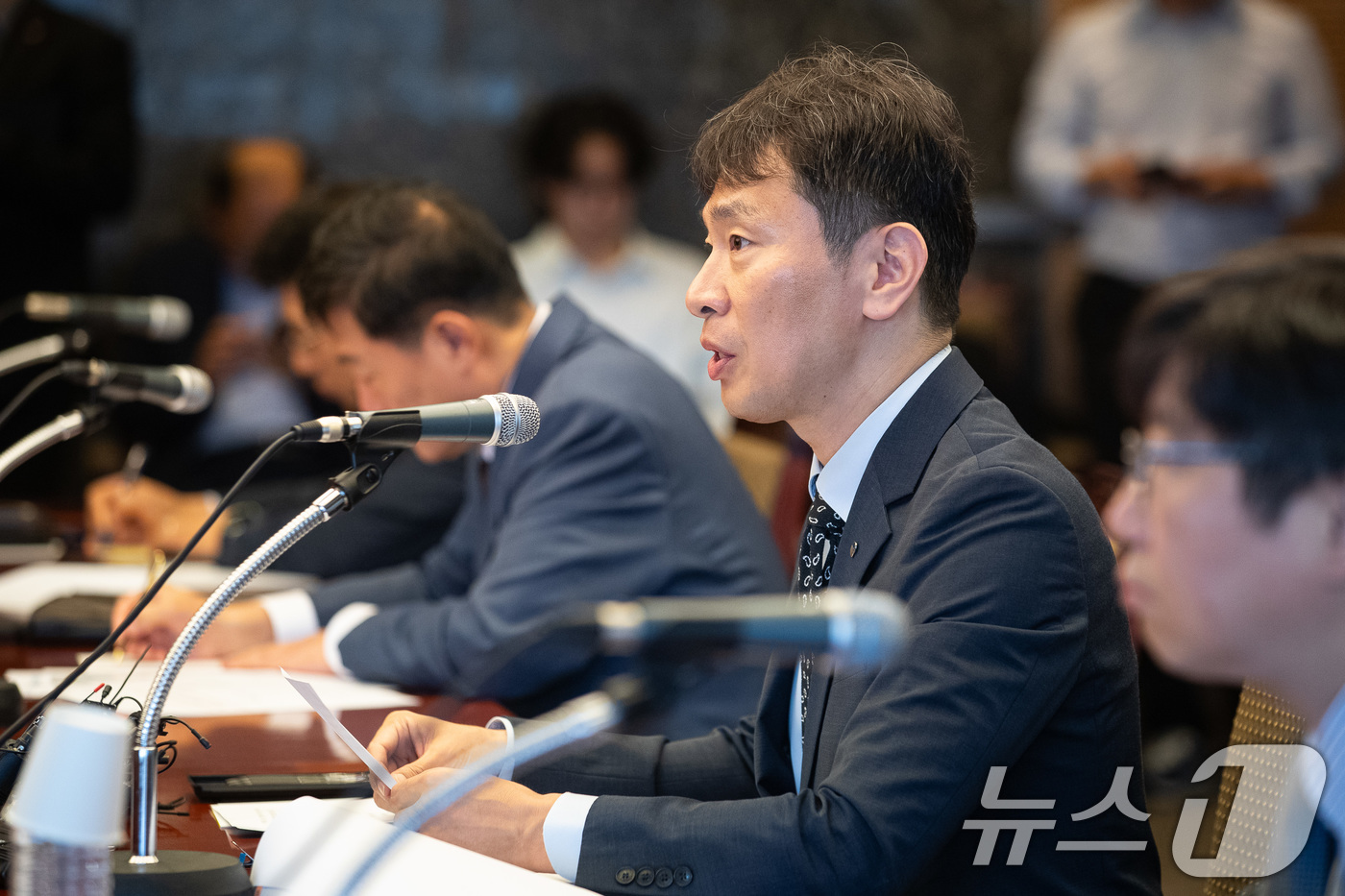 (서울=뉴스1) 유승관 기자 = 이복현 금융감독원장이 29일 서울 강남구 건설회관에서 열린 부동산PF 연착륙을 위한 건설업계 간담회에서 모두 발언을 하고 있다. 2024.5.29/ …