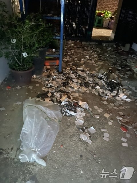 본문 이미지 - 사진은 서울지역에서 발견된 북한 대남풍선. (합동참모본부 제공) 2024.5.29/뉴스1