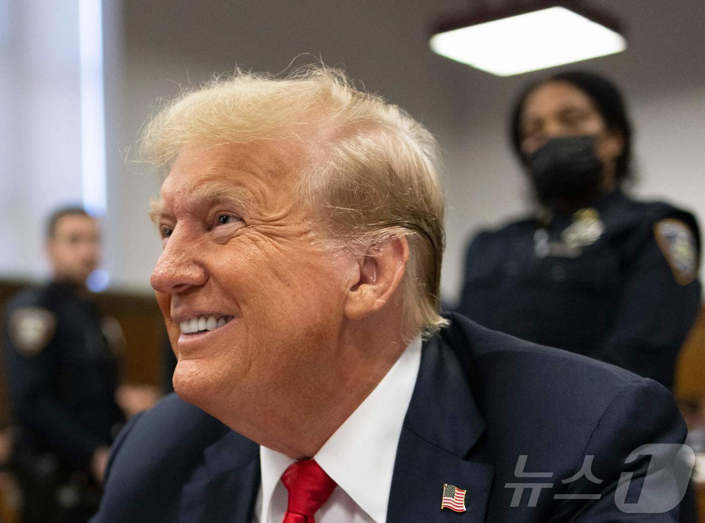 본문 이미지 - 도널드 트럼프 전 미국 대통령이 28일&#40;현지시간&#41; 뉴욕 맨해튼 형사법원에서 열린 &#39;성 추문 입막음 돈&#39; 의혹 사건 재판의 최후 변론을 하고 있다. 2024.05.29 ⓒ AFP=뉴스1 ⓒ News1 우동명 기자