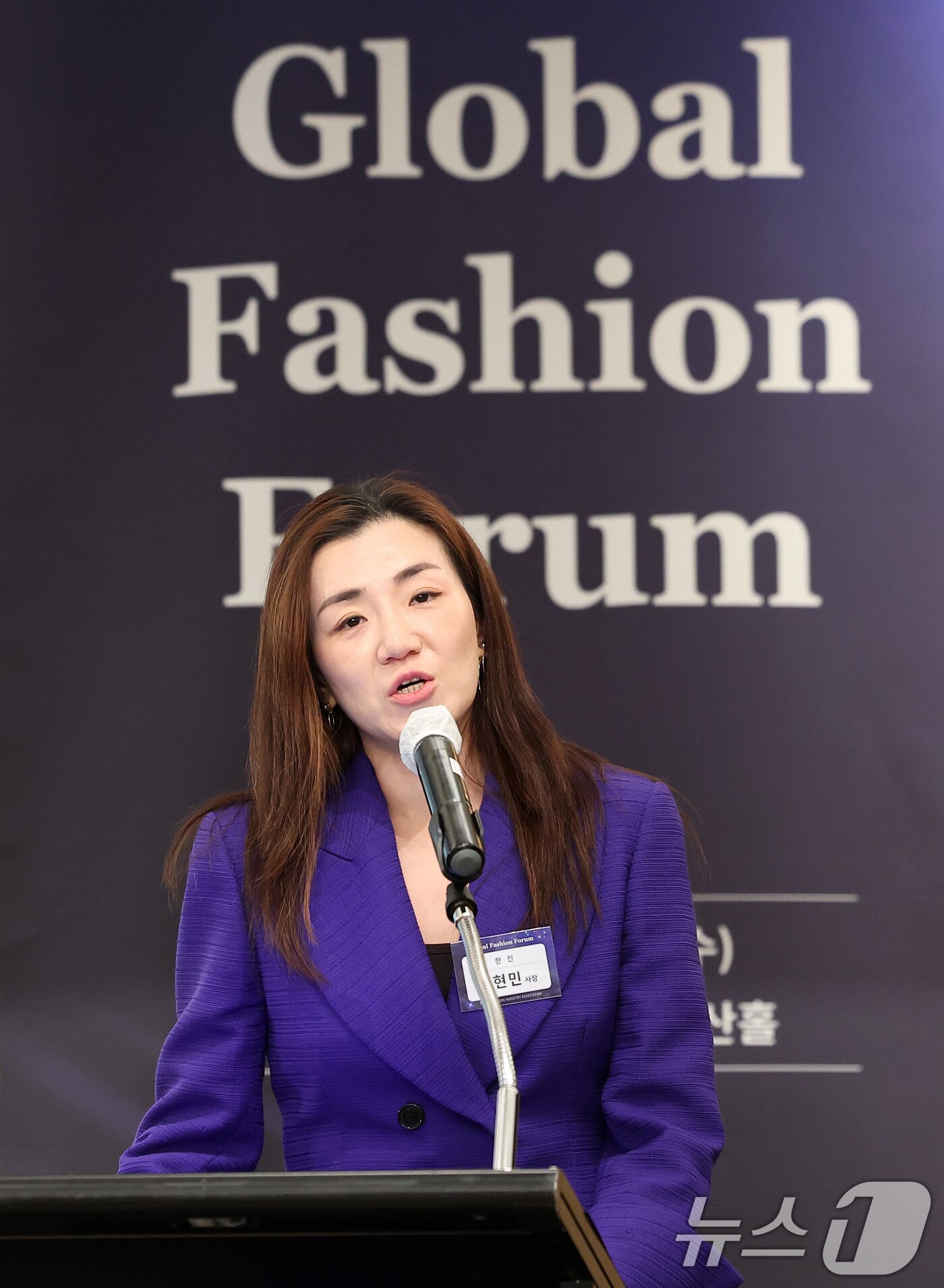 본문 이미지 - 조현민 한진 사장이 29일 서울 용산구 그랜드 하얏트 서울에서 열린 한국패션산업협회 2024 글로벌 패션포럼에서 '성공적인 글로벌 패션시장 데뷔를 위한 준비전략'이라는 주제로 강연하고 있다. 2024.5.29/뉴스1 ⓒ News1 김성진 기자