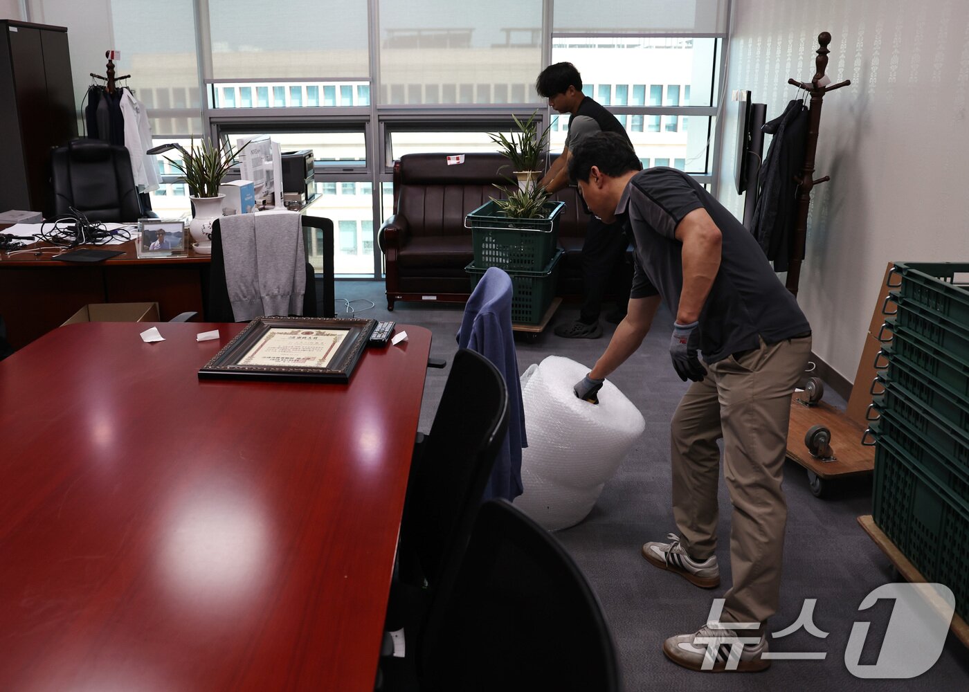 본문 이미지 - 제22대 국회 개원을 하루 앞둔 29일 서울 여의도 국회의원회관에서 의원실 이사가 한창이다. 2024.5.29/뉴스1 ⓒ News1 구윤성 기자