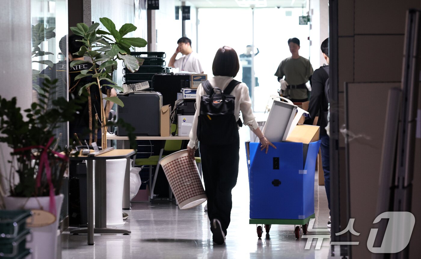 본문 이미지 - 제22대 국회 개원을 하루 앞둔 29일 서울 여의도 국회의원회관에서 의원실 입주를 위한 이사가 한창이다. 2024.5.29/뉴스1 ⓒ News1 구윤성 기자