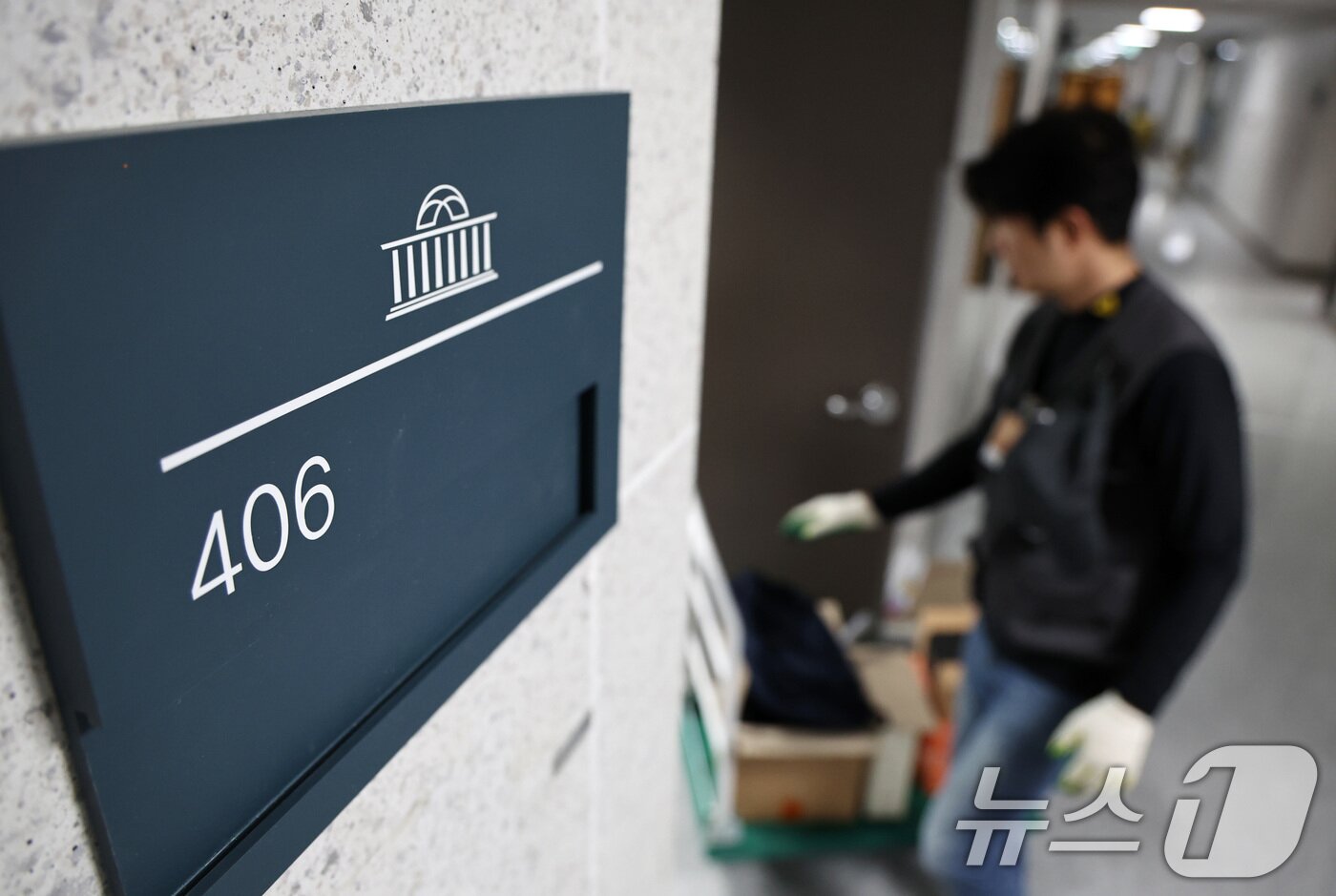 본문 이미지 - 제22대 국회 개원을 하루 앞둔 29일 서울 여의도 국회의원회관에서 의원실 입주를 위한 이사가 한창이다. 2024.5.29/뉴스1 ⓒ News1 구윤성 기자