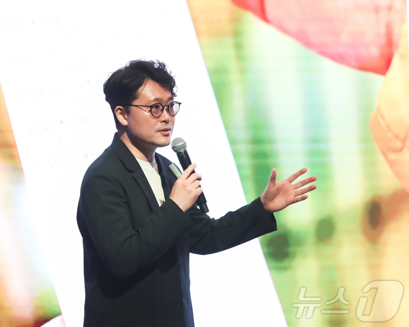 (서울=뉴스1) = 29일 서울 서초구 JW 메리어트 호텔 서울에서 진행된 ‘인사이트 서밋 코리아 2024\' 고객 초청 세미나에 주요 고객 300여 명이 참여한 가운데 박지혁 N …