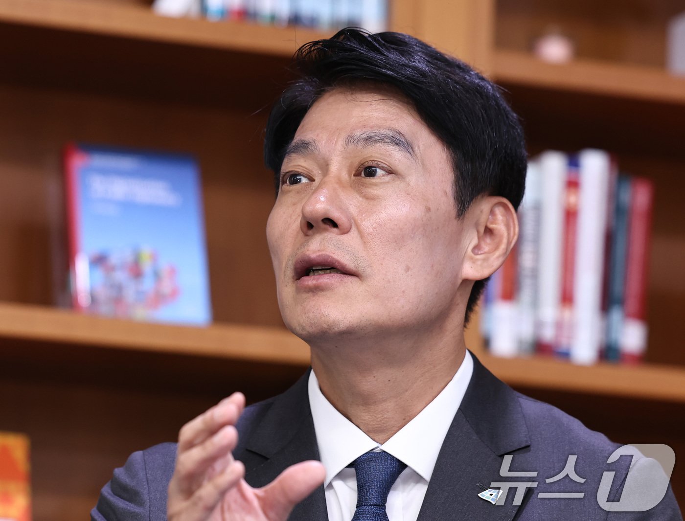 본문 이미지 - 한민수 더불어민주당 대변인이 29일 서울 여의도 국회의원회관에서 뉴스1과 인터뷰하고 있다. 2024.5.29/뉴스1 ⓒ News1 구윤성 기자