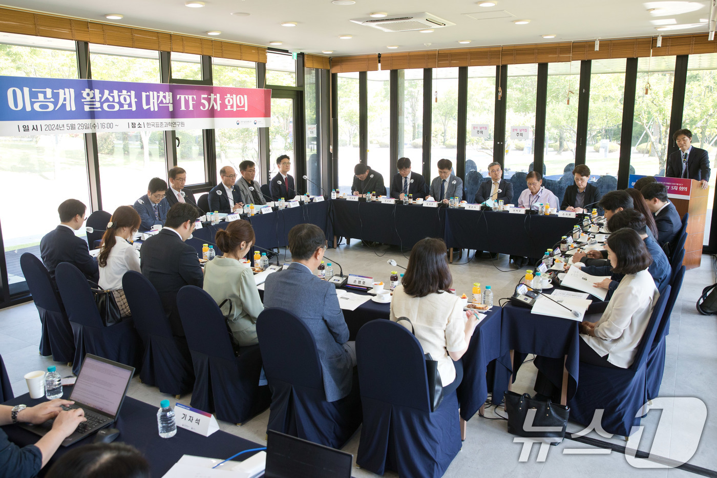 (서울=뉴스1) = 이창윤 과학기술정보통신부 제1차관이 29일 오후 대전광역시 유성구 한국표준과학연구원에서 열린 '이공계 활성화 대책 TF 5차 회의' 에서 인사말을 하고 있다. …