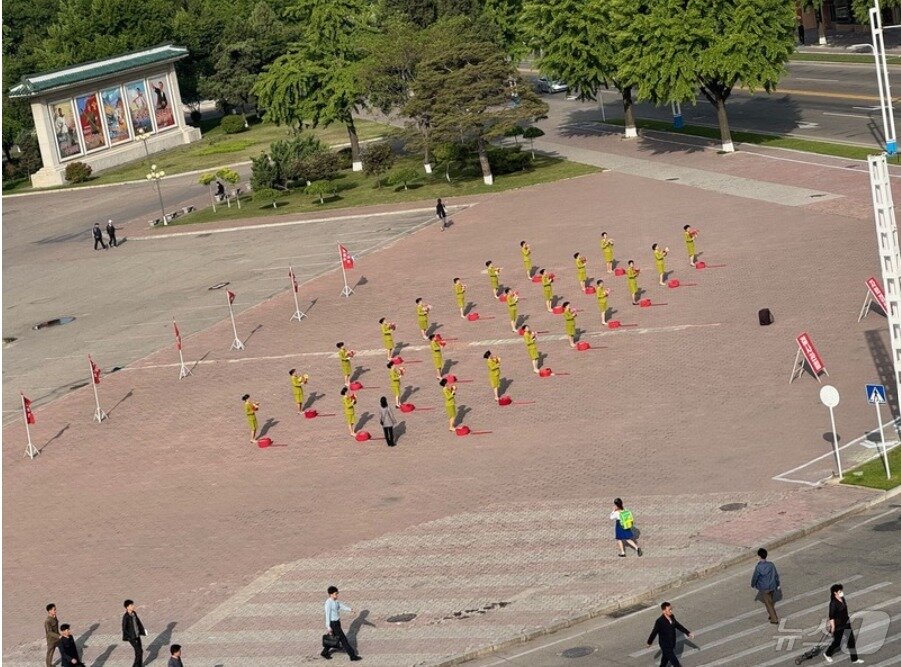 본문 이미지 - 고려투어스가 공개한 평양 주민들의 일상. &#40;고려투어스 갈무리&#41;