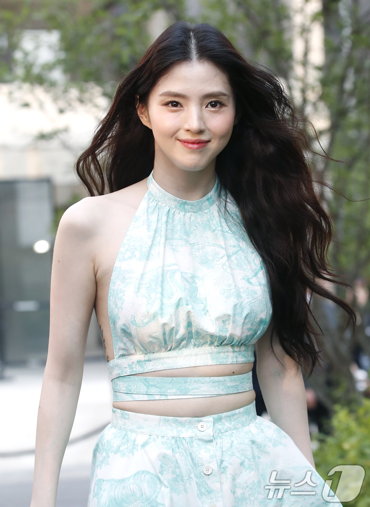 본문 이미지 - 배우 한소희가 29일 서울 성동구 디올에서 열린 포토행사에 참석하고 있다. ⓒ News1 권현진 기자