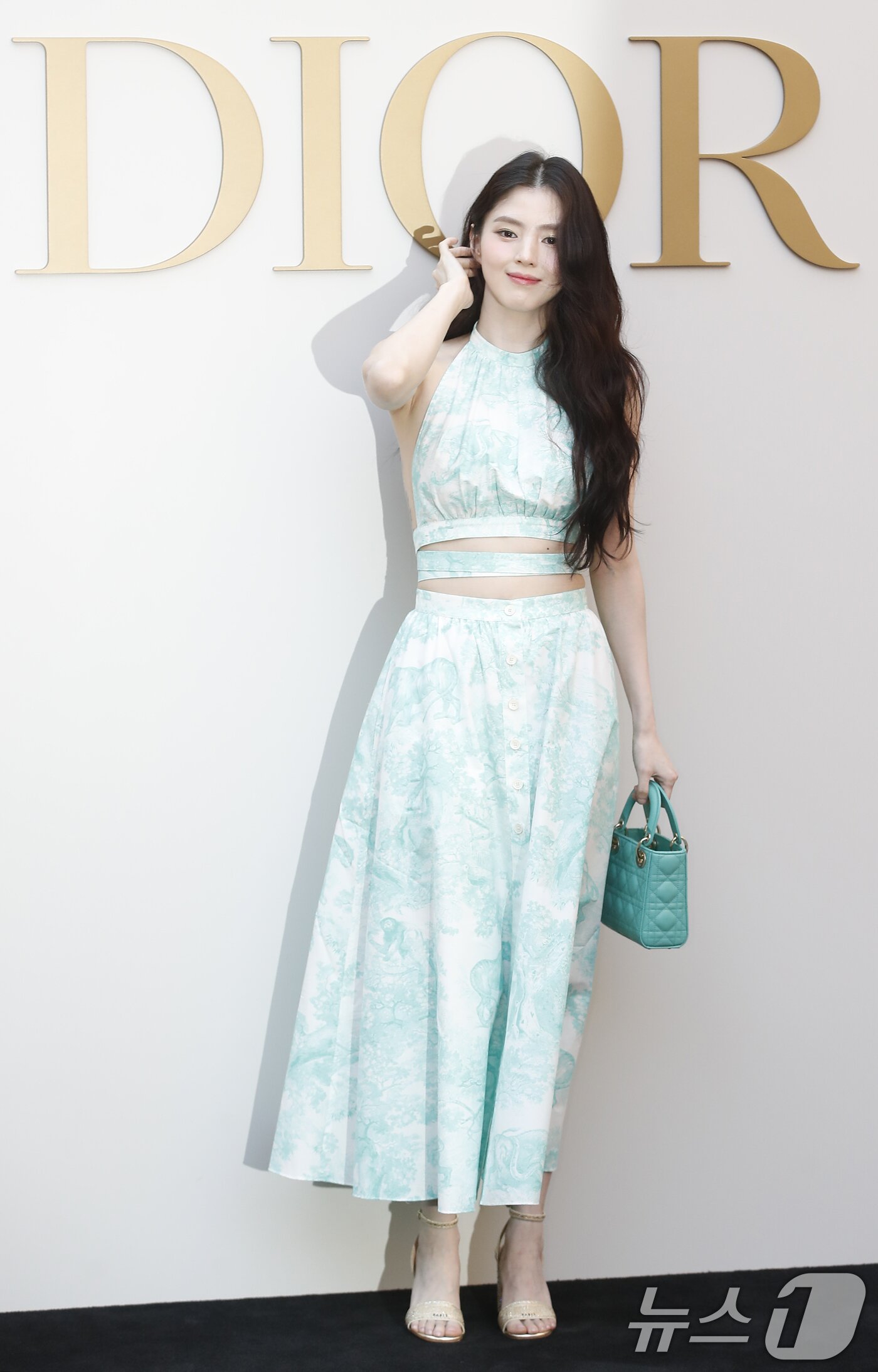 본문 이미지 - 배우 한소희가 29일 서울 성동구 디올에서 열린 포토행사에서 매력을 발산하고 있다. ⓒ News1 권현진 기자