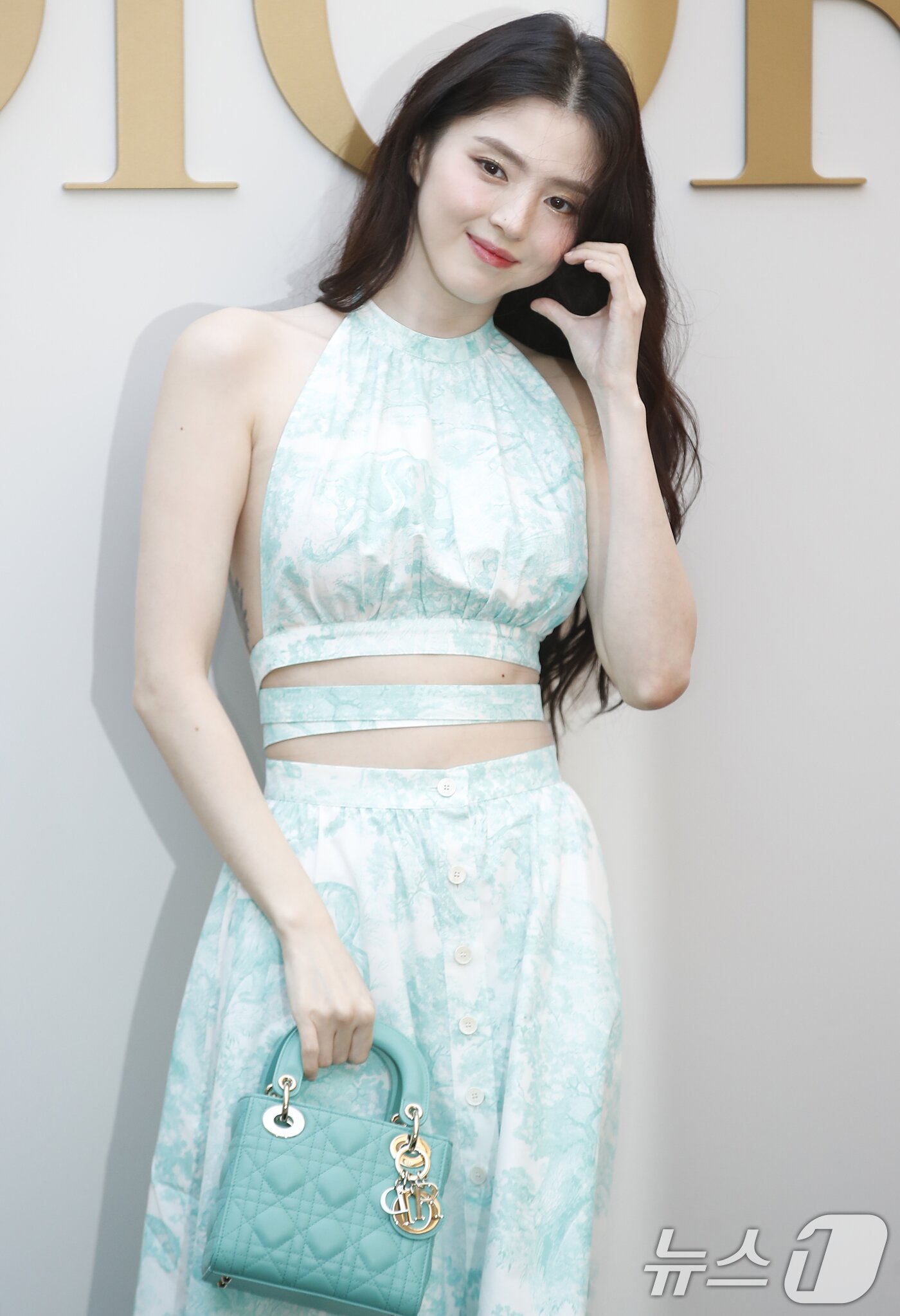 본문 이미지 - 배우 한소희가 29일 서울 성동구 디올에서 열린 포토행사에서 포즈를 취하고 있다. ⓒ News1 권현진 기자