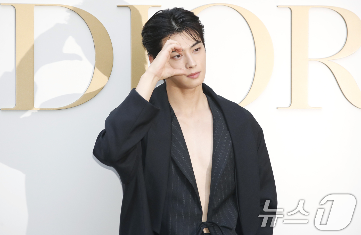 (서울=뉴스1) 권현진 기자 = 배우 차은우가 29일 서울 성동구 디올에서 열린 포토행사에서 포즈를 취하고 있다. 2024.5.29/뉴스1