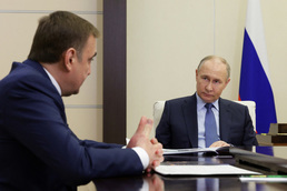 [사진] 알렉세이 듀민 툴라 주지사 만나는 푸틴 대통령