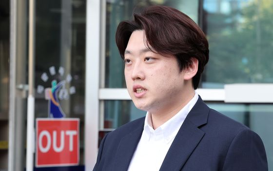 전공의 대표 "환자 사망했는데 잠만 잔 의사 누구"…선배 의사들 비판