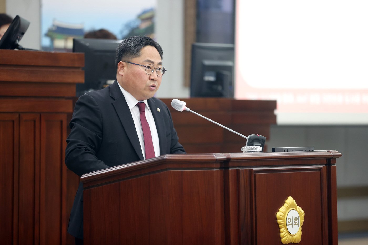 박현수 수원시의회 의원&#40;국, 평·금곡·호매실&#41;이 3일 시의회에서 열린 제381회 임시회 제2차 본회의에서 5분 자유발언을 하고 있다. &#40;수원시의회 제공&#41;