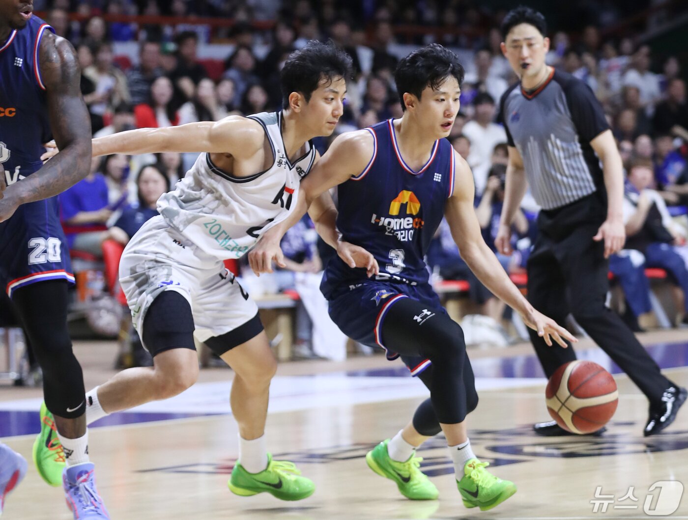 본문 이미지 - 허훈(왼쪽)과 허웅. 뉴스1 DB ⓒ News1 윤일지 기자