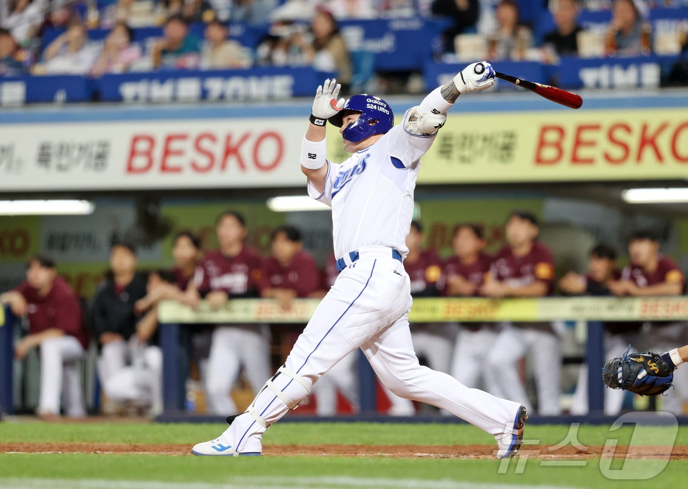 본문 이미지 - 박병호가 29일 대구 삼성 라이온즈파크에서 열린 키움 히어로즈와의 경기에서 4회 솔로홈런을 때리고 있다. (삼성 라이온즈 제공)