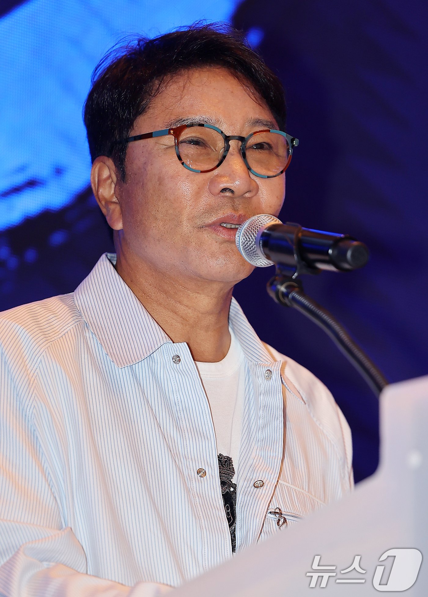 본문 이미지 - 이수만 SM엔터테인먼트 전 총괄 프로듀서가 30일 오전 서울 영등포구 여의도 콘래드호텔에서 열린 국제저작권관리단체연맹(CISAC) 세계총회에 참석해 기조연설을 하고 있다. 2024.5.30/뉴스1 ⓒ News1 김진환 기자