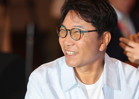 '국내 경업 금지' 이수만, 中 걸그룹으로 재기…美 주요 차트까지 등극