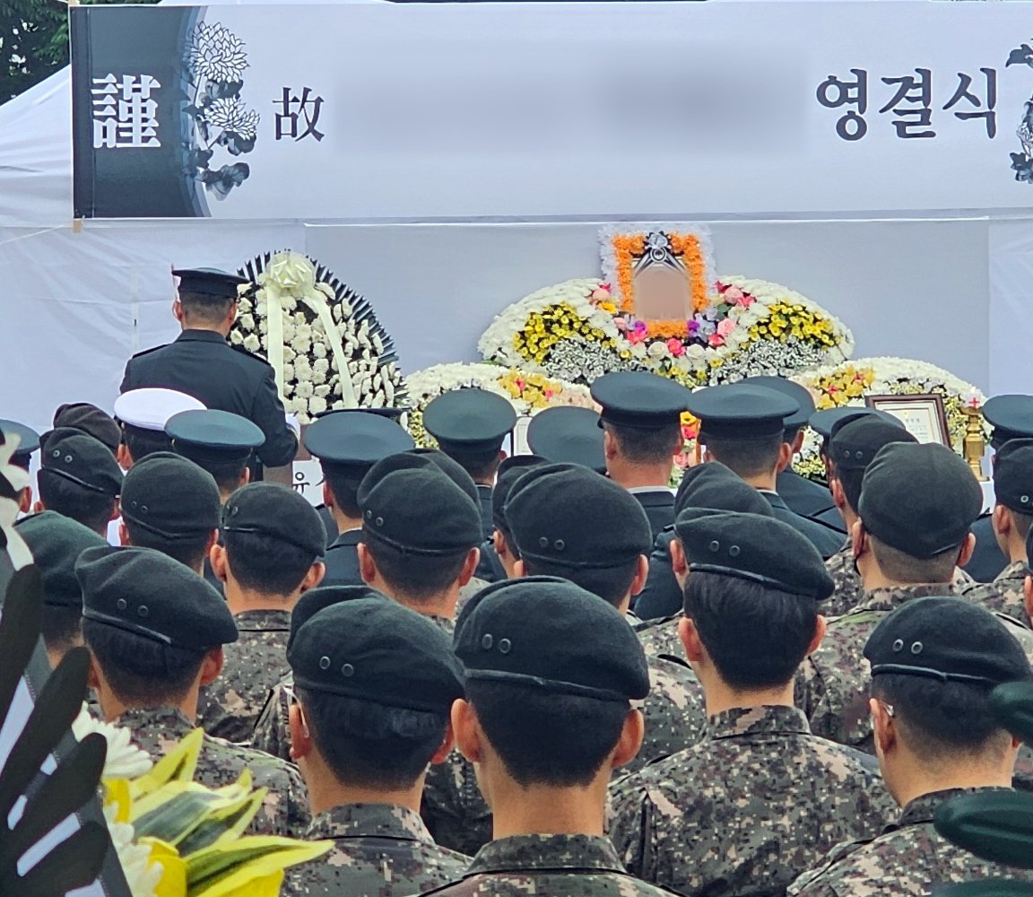 군기훈련&#40;얼차려&#41;을 받다가 쓰러져 숨진 육군 훈련병의 영결식이 5월30일 오전 전남 나주 한 장례식장에서 엄수되고 있다. 2024.5.30/뉴스1 ⓒ News1 최성국 기자