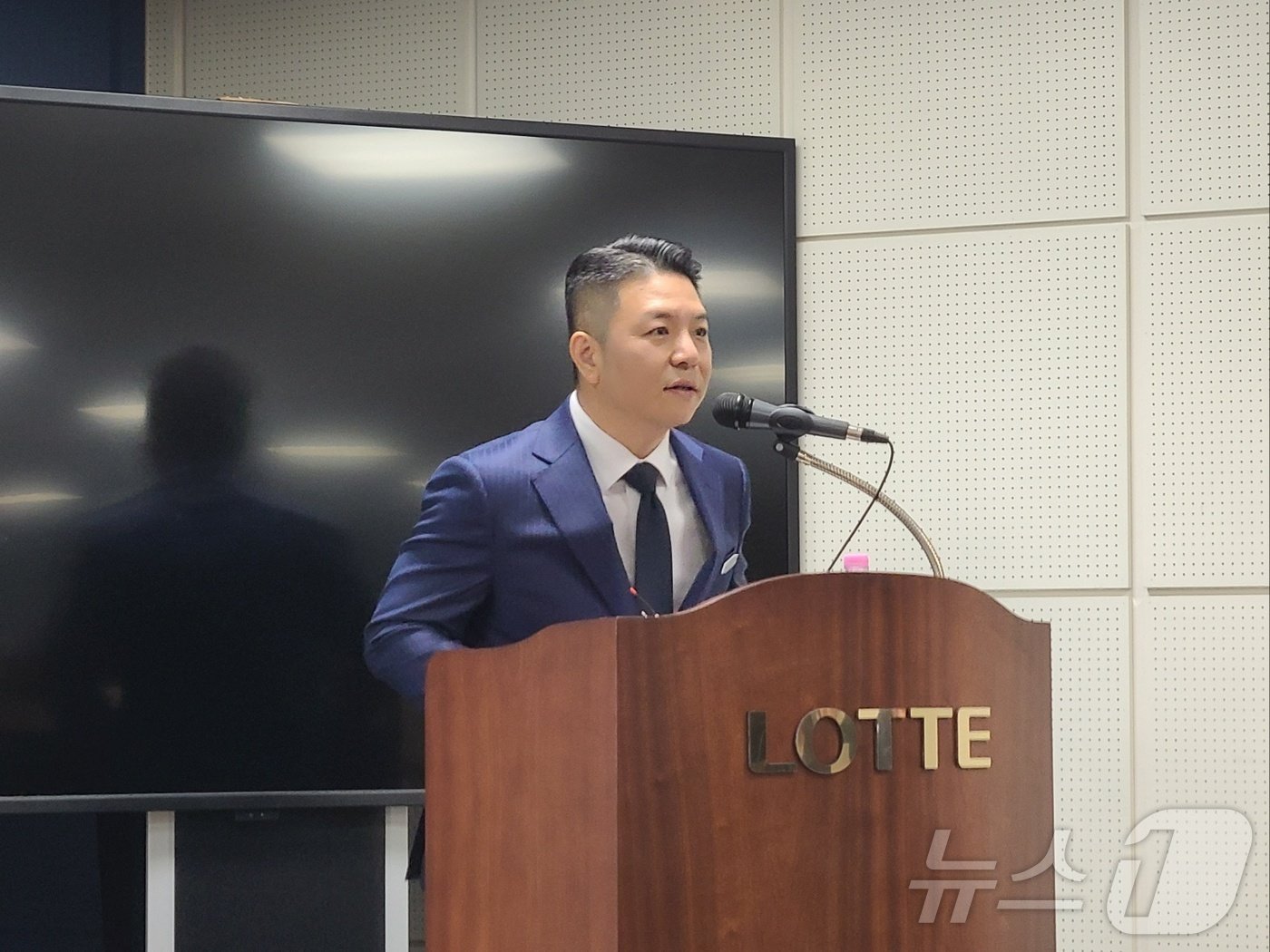 본문 이미지 - 김시환 타임빌라스 수원 점장이 30일 타임빌라스 수원에서 브리핑을 하고 있다. 2024.5.30/뉴스1 ⓒ News1