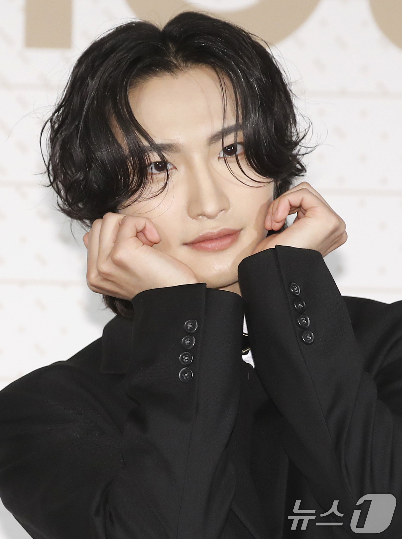 (서울=뉴스1) 권현진 기자 = 그룹 에이티즈(ATEEZ) 성화가 30일 서울 종로구 포시즌스 호텔에서 가진 미니 10집 '골든 아워 : 파트 1'(GOLDEN HOUR : Par …