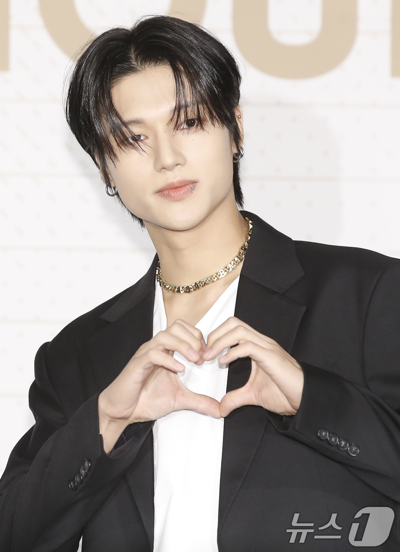 (서울=뉴스1) 권현진 기자 = 그룹 에이티즈(ATEEZ) 우영이 30일 서울 종로구 포시즌스 호텔에서 가진 미니 10집 '골든 아워 : 파트 1'(GOLDEN HOUR : Par …