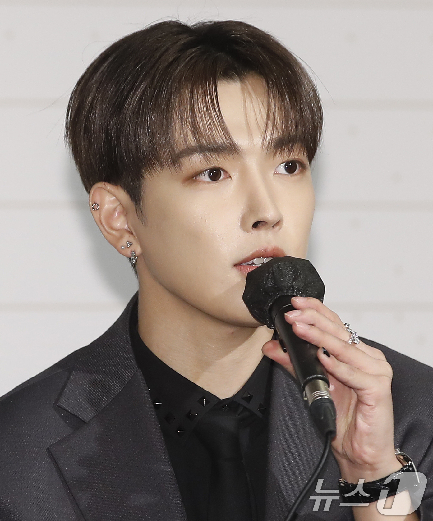 (서울=뉴스1) 권현진 기자 = 그룹 에이티즈(ATEEZ) 홍중이 30일 서울 종로구 포시즌스 호텔에서 가진 미니 10집 '골든 아워 : 파트 1'(GOLDEN HOUR : Par …