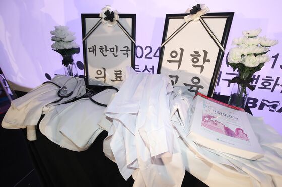 사직 전공의 "사직서 수리 금지에 하자"…복지부 "국민건강 위협 대처"