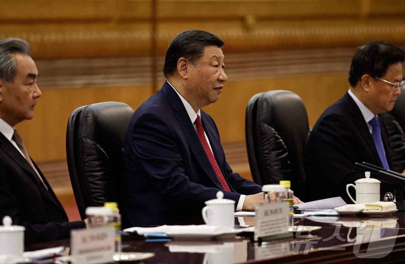 (베이징 AFP=뉴스1) 우동명 기자 = 시진핑 중국 국가주석이 30일(현지시간) 베이징 인민 대회당에서 무함마드 빈 자예드 알 나흐얀 UAE 대통령과 회담을 하고 있다. 2024 …
