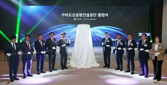 가덕도공항 공기 2년 연장 요구에…국토부 "기본설계 보완하라"