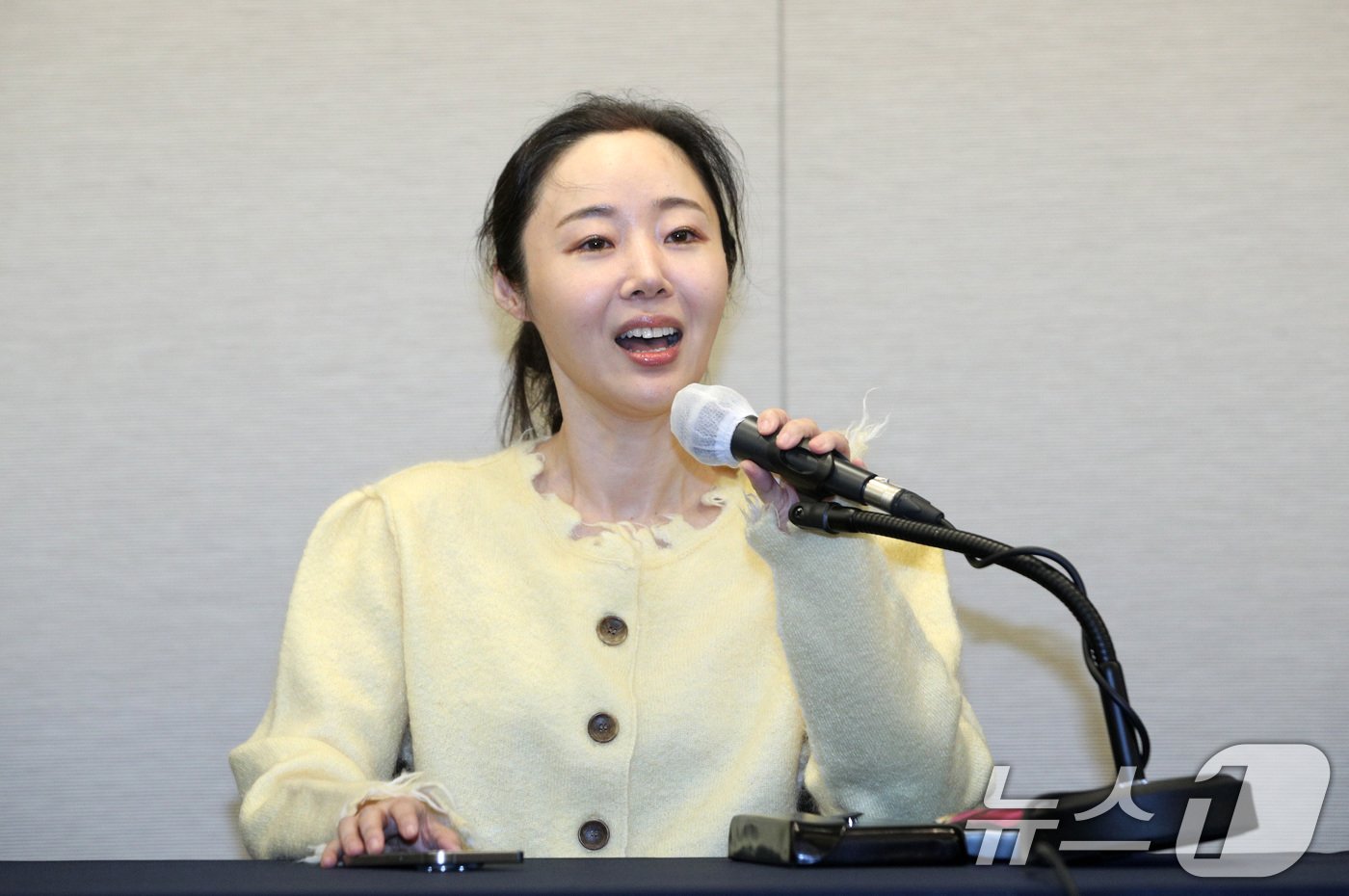 본문 이미지 - 민희진 어도어 대표가 31일 오후 서울 중구 프레스센터에서 임시주주총회 관련 기자회견을 하고 있다. (공동취재) 2024.5.31/뉴스1 ⓒ News1 이재명 기자